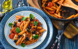 Pasta with tuna and olives