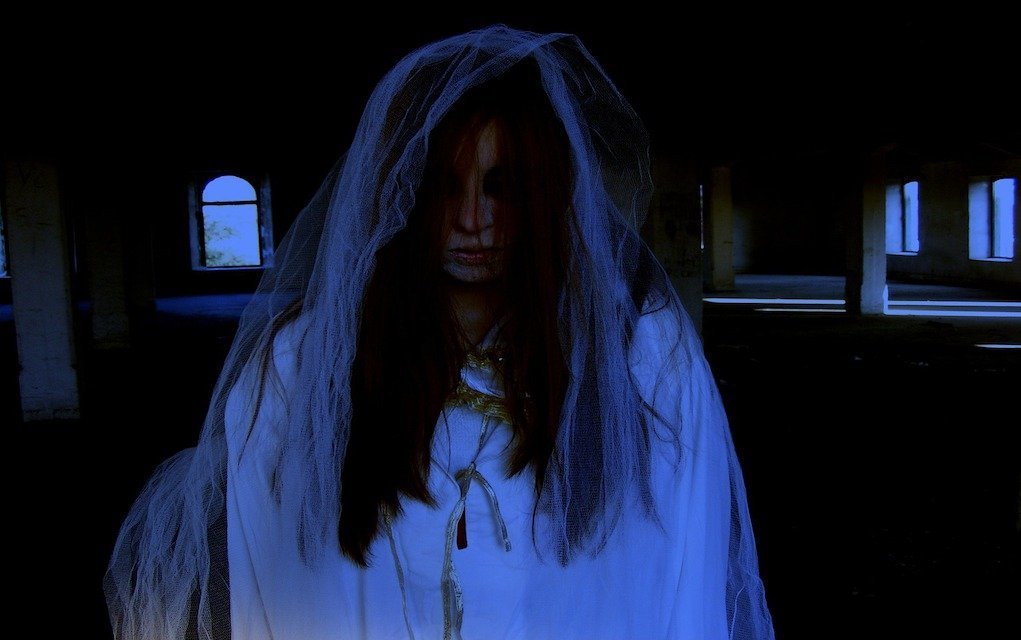 bride ghost charles fort cork historic places in Ireland horrible histories in Ireland