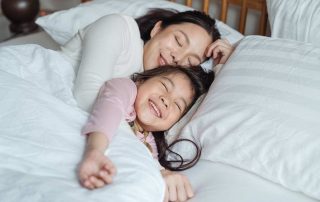 mother child cosleeping (1)