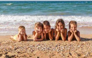 how to plan a holiday for larger families