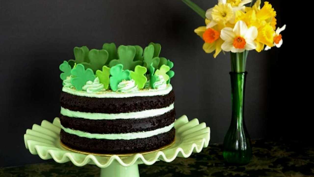 20 St Patrick's Day Cakes and Cupcakes to Treat Your Little Leprechauns!