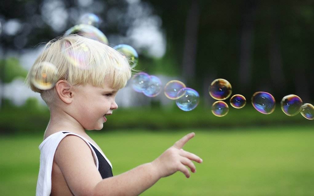 20 of the Best Outdoor Activities for Toddlers for Fun Learning