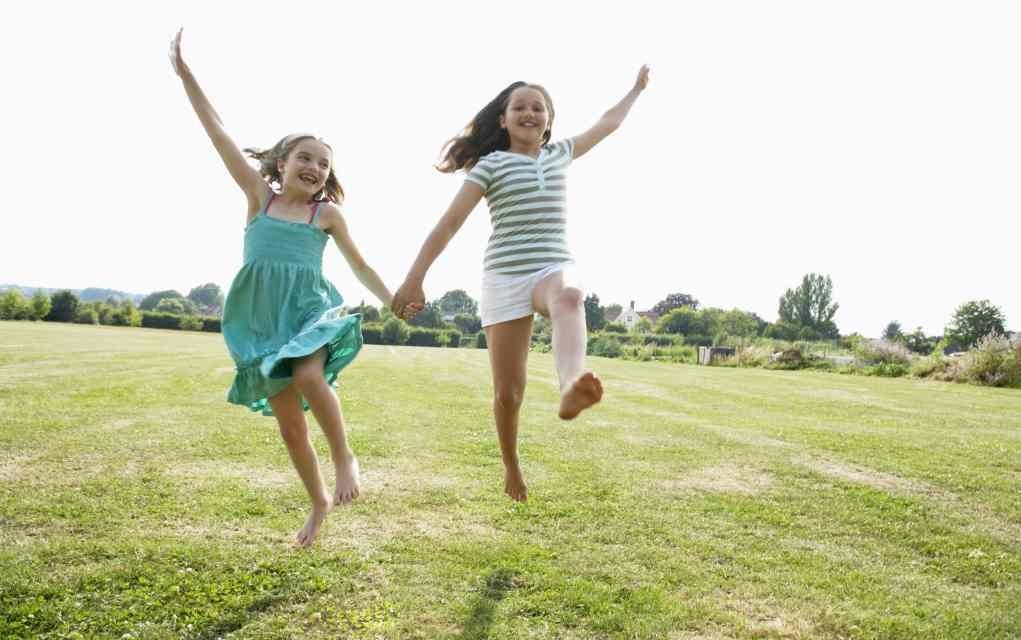 20 Ideas for Fun Outdoor Activities for Kids (+ FREE Download!)