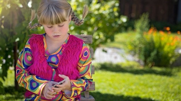 5 Easy Card Tricks for Kids aged 8 to 12 to Learn and Perform