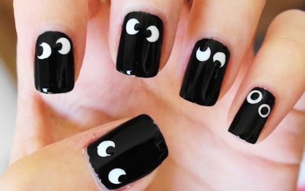 20+ Frighteningly Easy Ideas for Halloween Nails