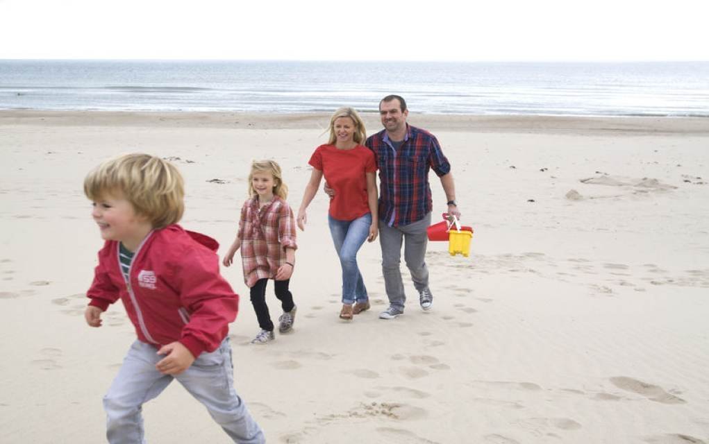 How to Make a Visit to the Beach with Kids Super Fun