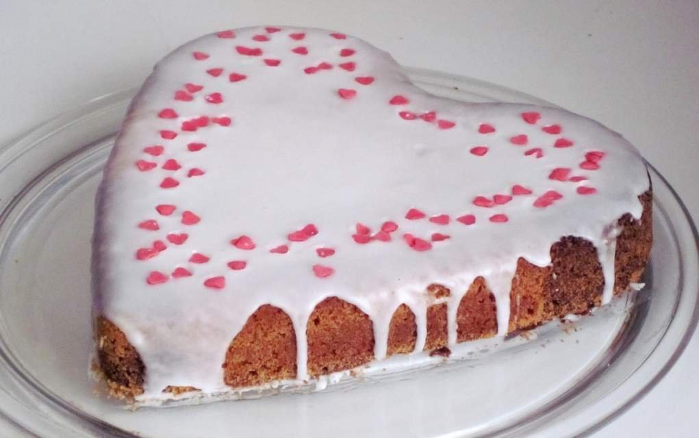 Super Easy Iced Almond Cake