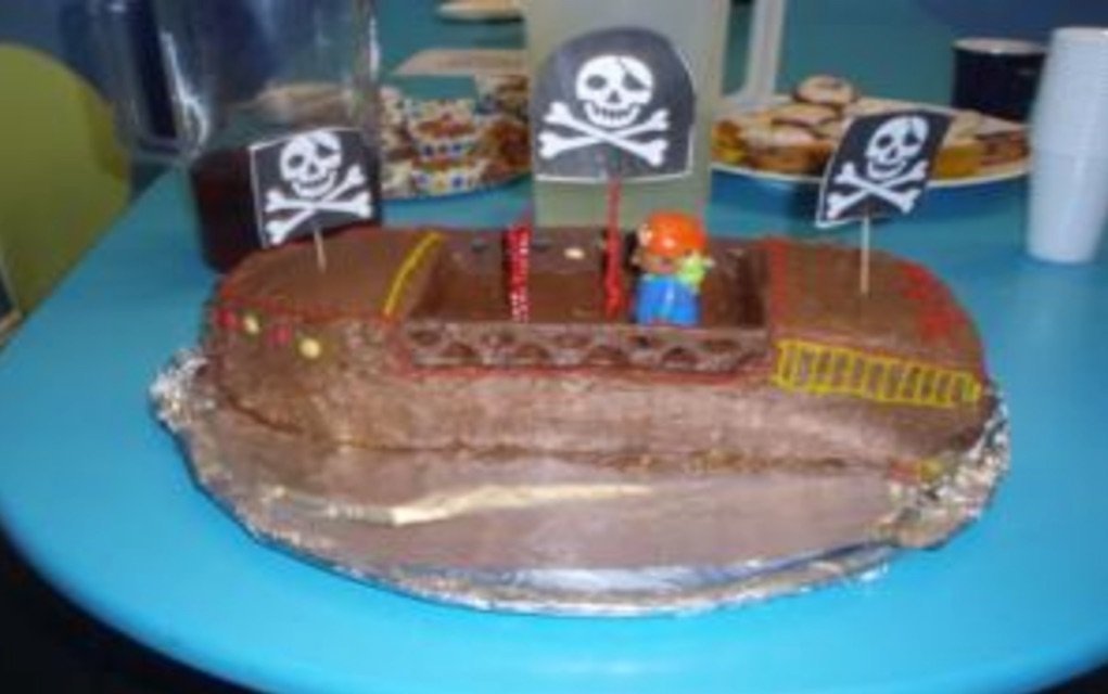 Kids Cake Ideas: Pirate Ship Cake