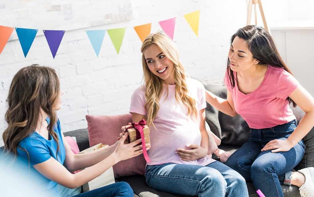 12 Low Cost or Free Gift Ideas for New Mothers