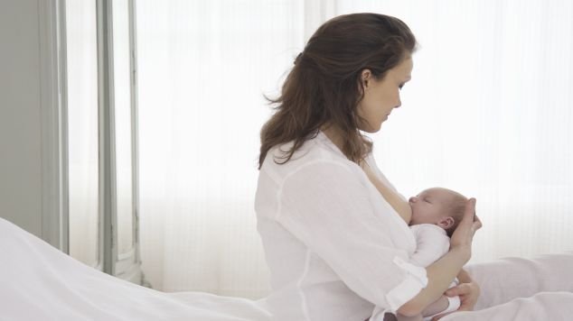 Newborn Breastfeeding: Expert Advice For The First Few Days