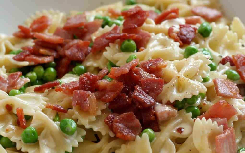 Pasta with Bacon, Peas and Cream is a Real Crowd Pleaser!