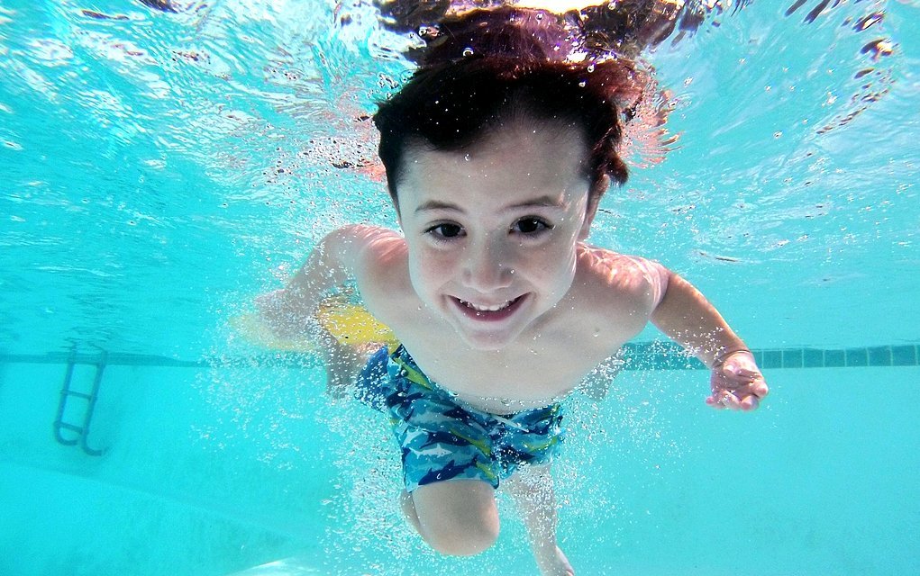 Top Spots in Ireland for Swimming and Splashing Fun with the Family